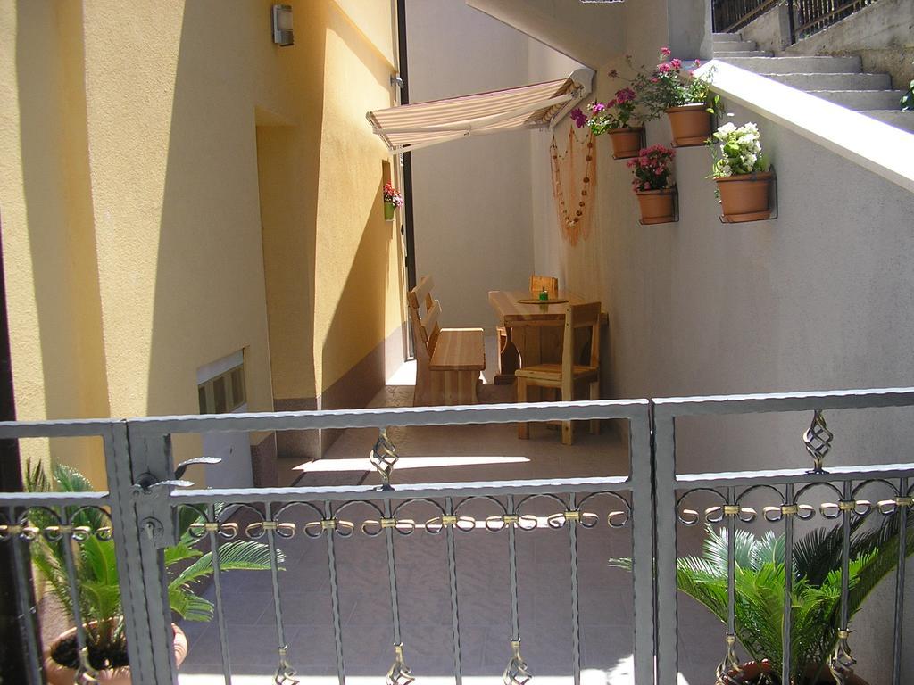 Apartments Viki Trogir Buitenkant foto
