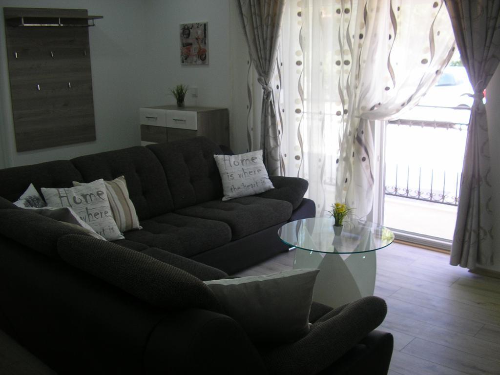 Apartments Viki Trogir Buitenkant foto