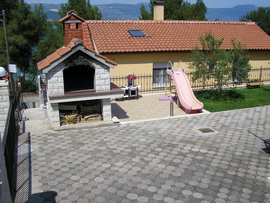 Apartments Viki Trogir Buitenkant foto