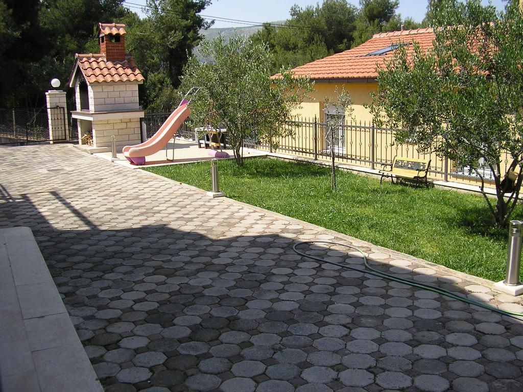 Apartments Viki Trogir Buitenkant foto