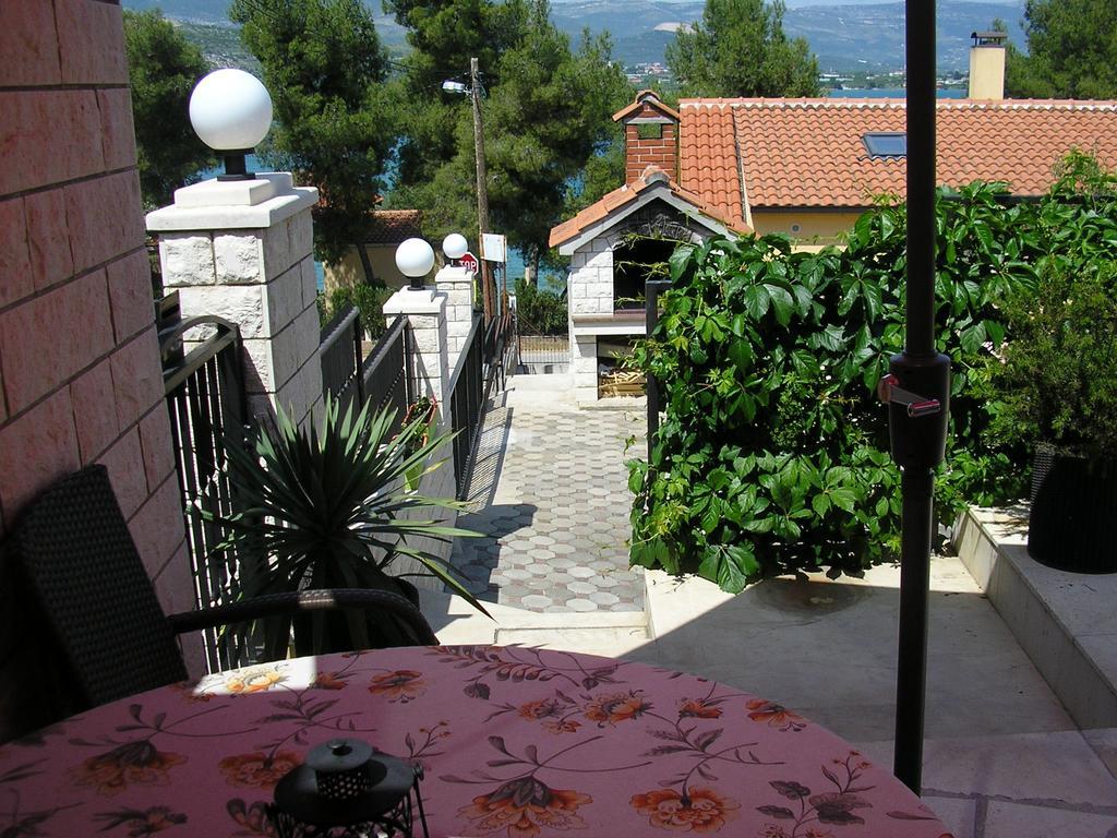 Apartments Viki Trogir Buitenkant foto