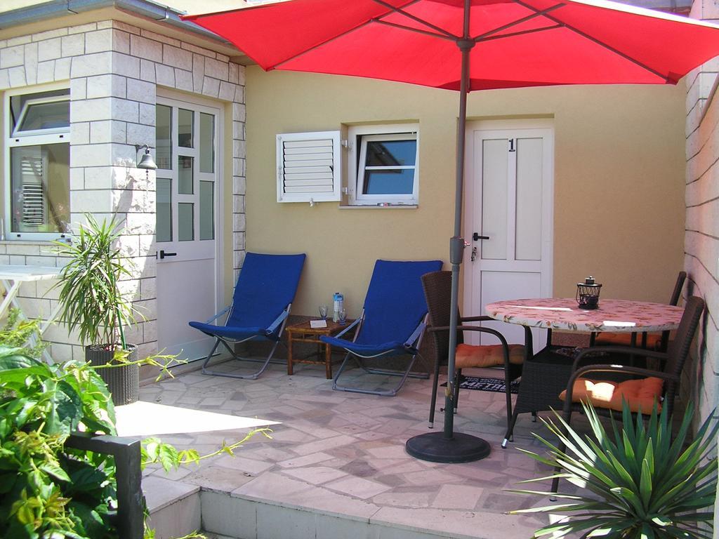 Apartments Viki Trogir Buitenkant foto