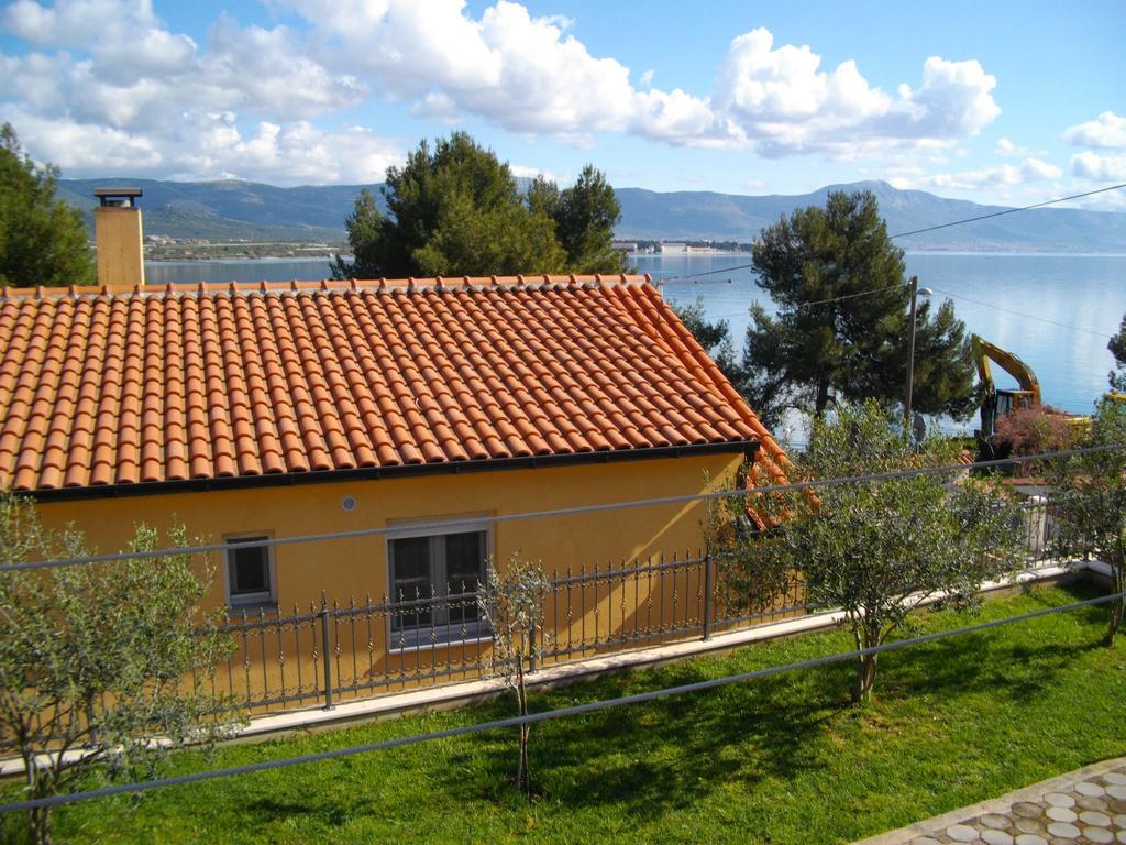 Apartments Viki Trogir Buitenkant foto