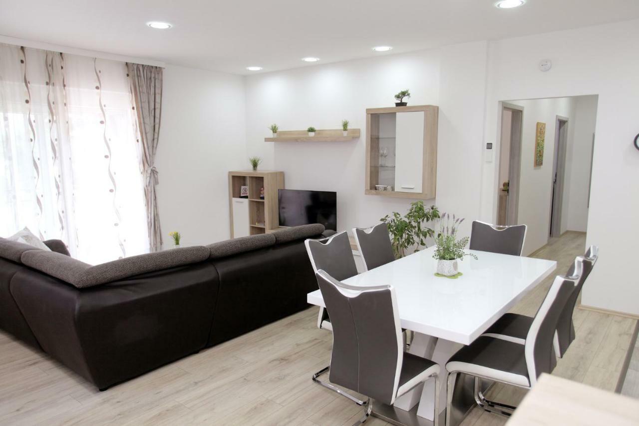 Apartments Viki Trogir Buitenkant foto