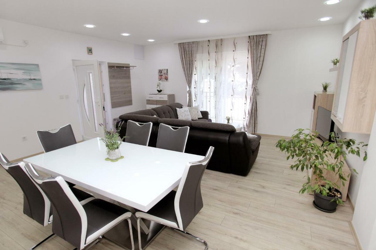 Apartments Viki Trogir Buitenkant foto