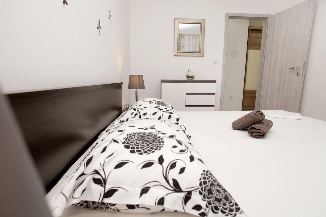 Apartments Viki Trogir Buitenkant foto